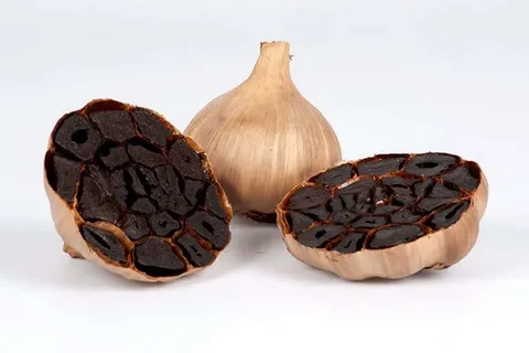 تصویر 4 از سیر سیاه خام ستاره دخت با بسته‌ بندی استاندارد
